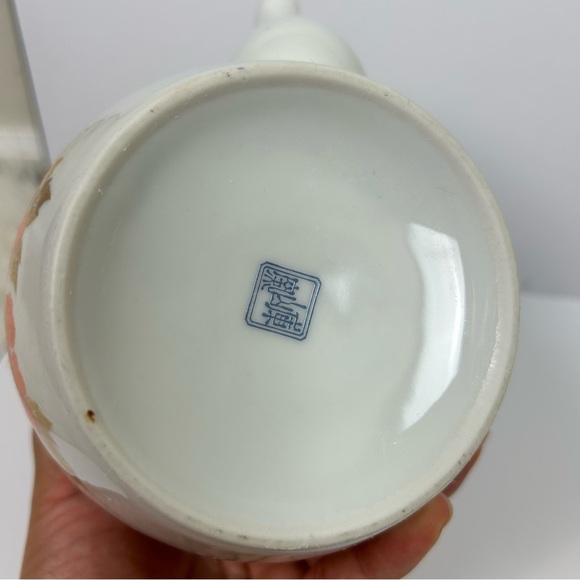 Otagiri Peony Teapot red & gold on white porcelain with bamboo rattan handle - Picture 10 of 10